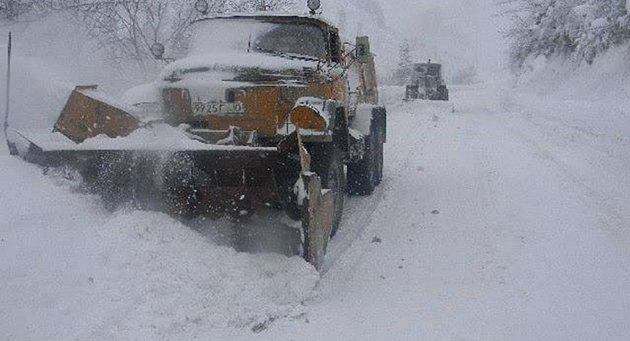 Военно-Грузинскую дорогу опять заносит снегом