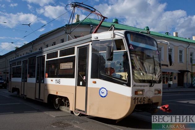 Вспыхнувший трамвай заблокировал движение на юге Москвы 