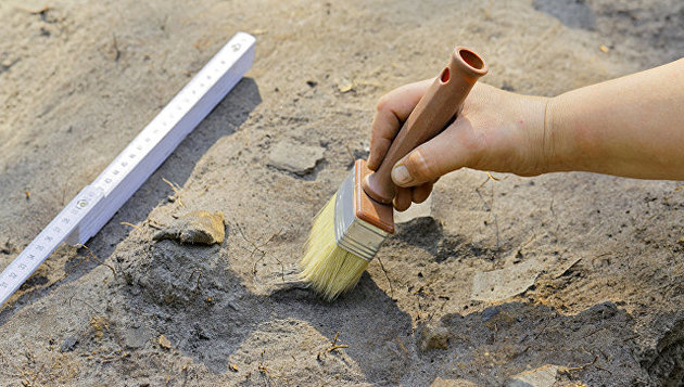 Древний человек с двумя скелетами найден археологами в Херсонесе 