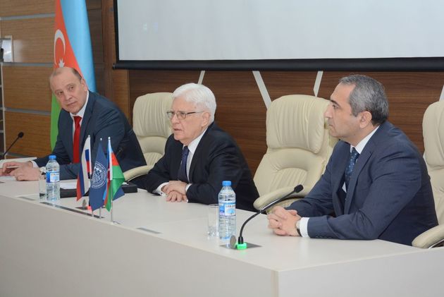 Михаил Бочарников посетил Азербайджанский экономический университет 