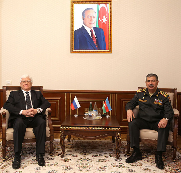 Гасанов и Бочарников обсудили военное сотрудничество 