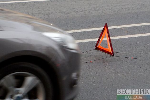 На перекрестке в Алматы Mercedes врезался в Audi: четверо пострадавших