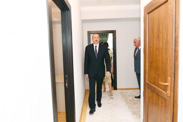 Ильхам Алиев и Мехрибан Алиева поучаствовали в открытии жилого комплекса для вынужденных переселенцев в Пираллахи