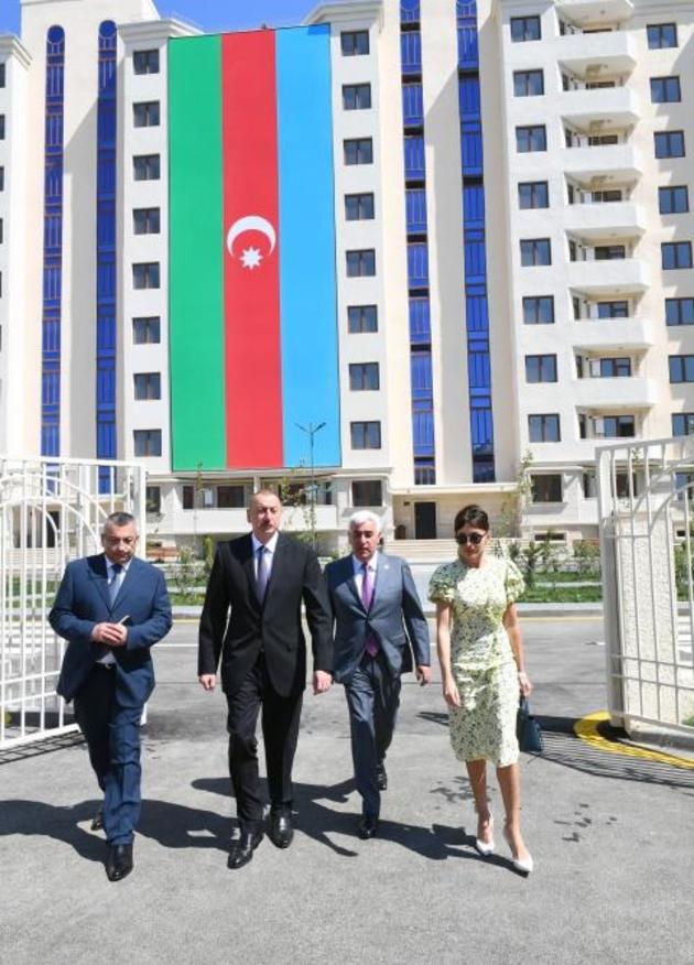 Ильхам Алиев и Мехрибан Алиева поучаствовали в открытии жилого комплекса для вынужденных переселенцев в Пираллахи