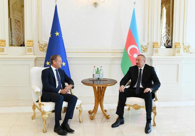Ильхам Алиев провел переговоры с Дональдом Туском