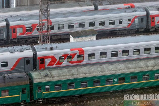 Течь груза товарняка заблокировала пассажирские поезда под Волгоградом