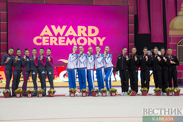 Россиянки заняли первое место в групповом финале состязаний с обручами и булавами на ЧМ в Баку 