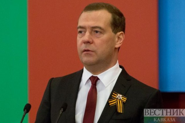 Медведев: цифровую грамотность надо формировать со школы 