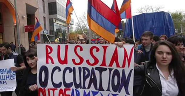 Националисты пытаются штурмовать посольство России в Ереване