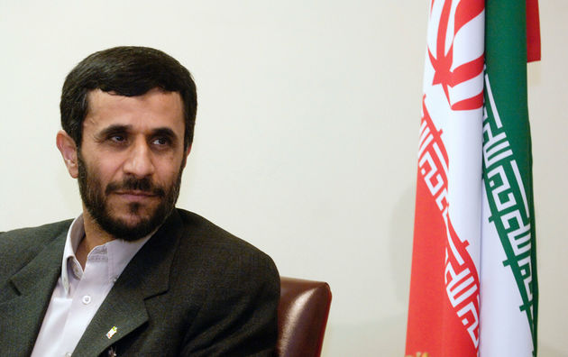 Махмуд Ахмадинежад подал документы для участия в выборах в Иране 