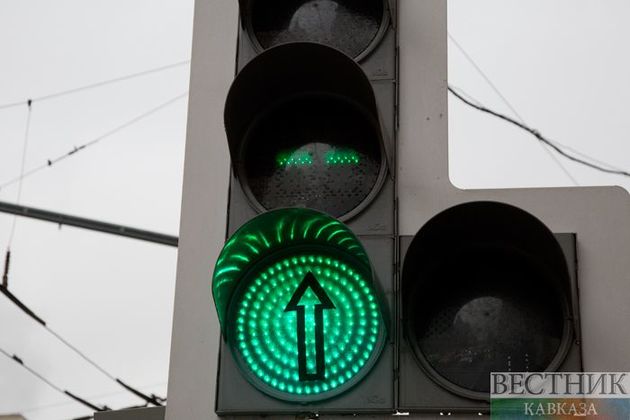 Более десяти перекрестков Ташкента снабдят "умными светофорами"