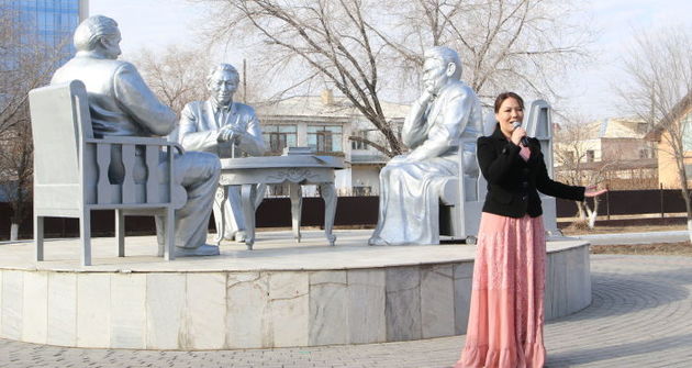 В Кызылорде открылась аллея "Писатель"