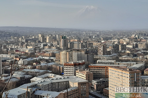 Вандалы повредили памятник "Читатель" в Ереване