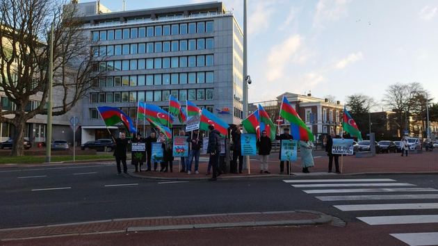 Диаспора поддержала справедливую позицию Азербайджана перед Дворцом мира в Гааге