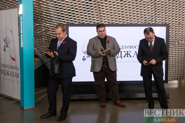  Фоторепортаж с акции памяти жертв Трагедии в Ходжалы в Еврейском центре в Москве