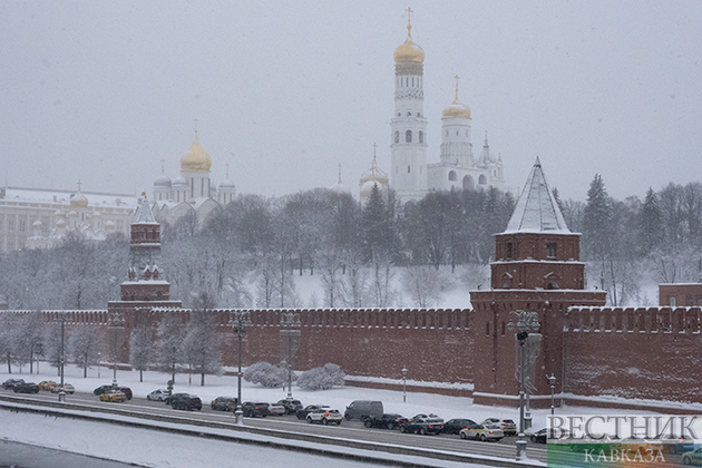 Москву укрыл пятничный снег