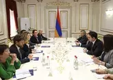 Армения обсудила с Францией урегулирование с Азербайджаном