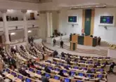 Парламент Грузии переведен на осадное положение