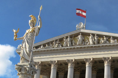 В Австрии приведено к присяге переходное правительство 