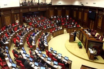 По инициативе оппозиции в Армении пройдет внеочередное заседание парламента