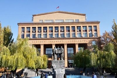 Ереванский госуниверситет находится на грани развала