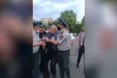 Бывший премьер Армении задержан на акции протеста в Ереване