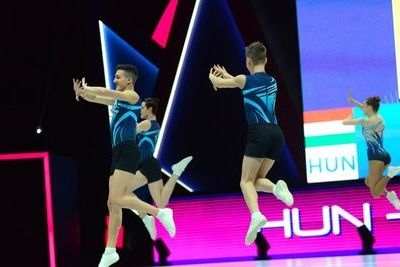 На Всемирных соревнованиях по аэробной гимнастике в Баку определились финалисты среди групп 15-17 лет 