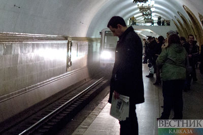 Вредная привычка отправила на рельсы пассажира московского метро