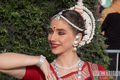 Свадьба, холи, танцы, йога - все это на фестивале «День Индии» в Москве