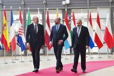 Баку и Ереван обсудят мирный договор в Гранаде