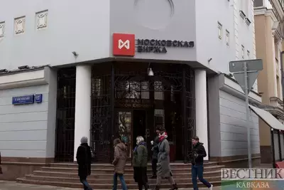 Рубль на Мосбирже ускорил падение